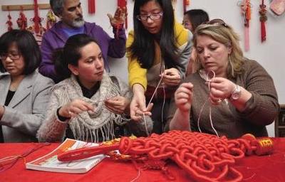 观山湖灯会庙市 | 一场光影与烟火交织的年味寻根之旅